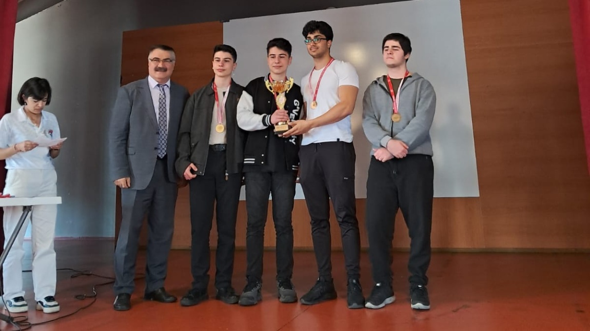 SATRANÇ YARIŞMASINDA OKULUMUZ ÖĞRENCİLERİ BİRİNCİLİK ELDE ETTİ